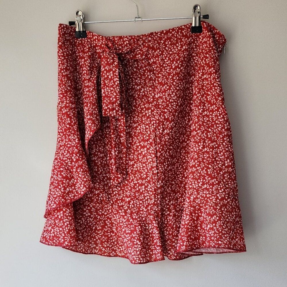 Short Tie Waist Flounce Skirt | Medium | Faux Wrap Style Red White Floral Short